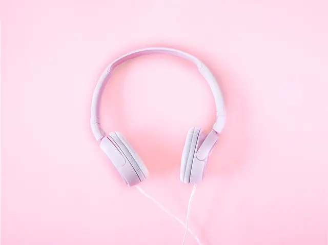 Les Leçons de Style des Marques Iconiques à Adopter